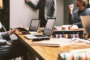 PRODUCT MANAGEMENT
Aide à la définition, conception et gestion de produits numériques, en étroite collaboration avec les équipes métiers pour assurer la réussite des projets.
